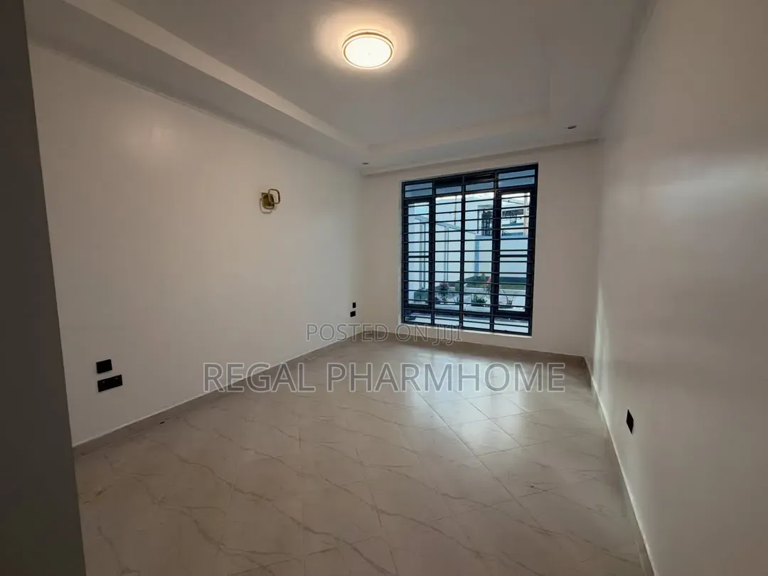 5bdrm Duplex in Kyanja, Central Division for sale