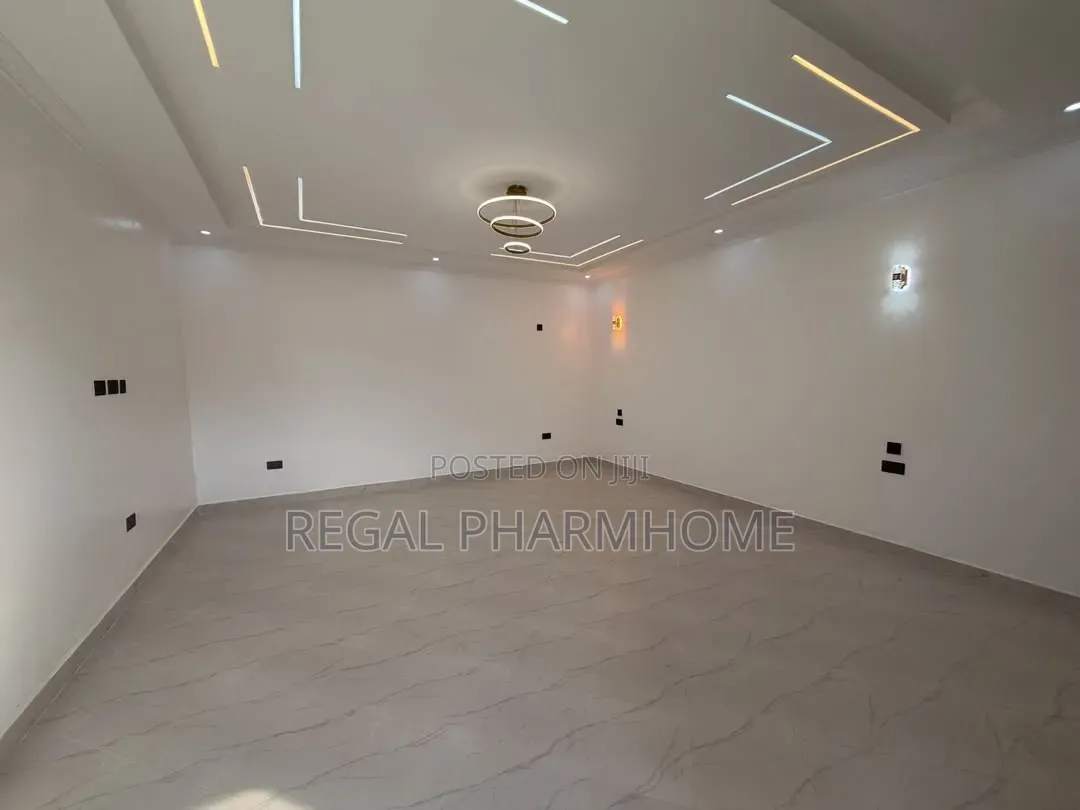 5bdrm Duplex in Kyanja, Central Division for sale