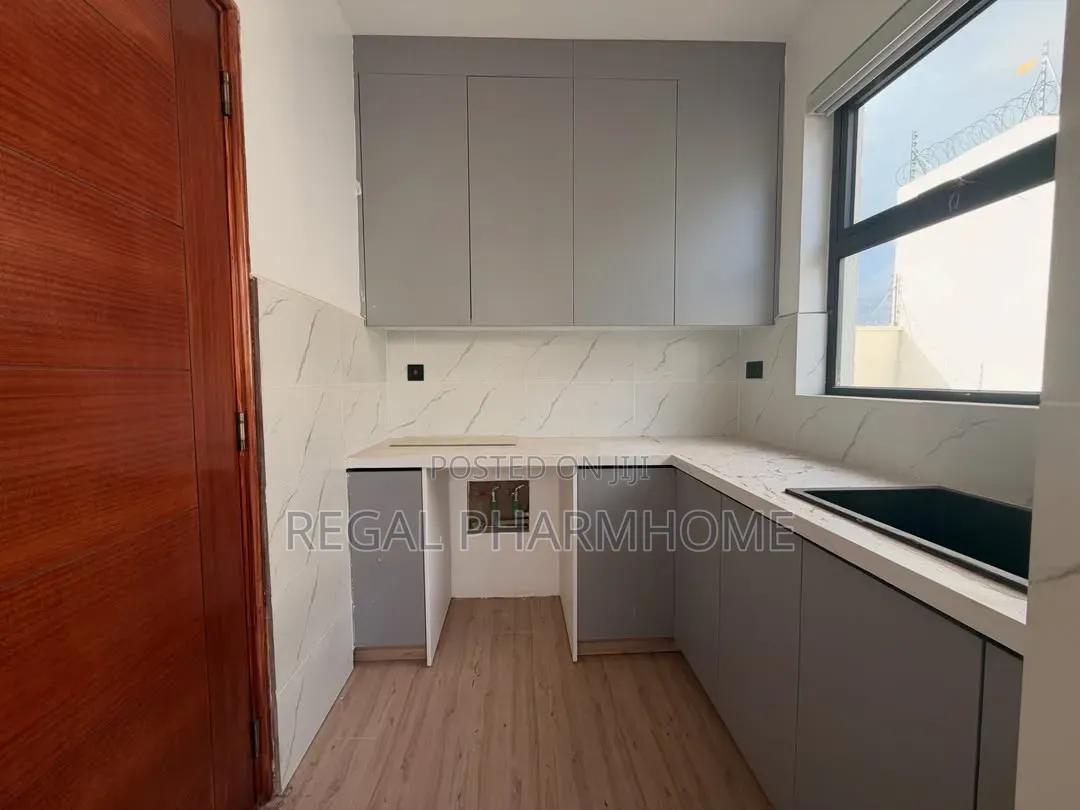 4bdrm Duplex in Kyanja, Central Division for sale