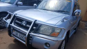 Mitsubishi Pajero 2004