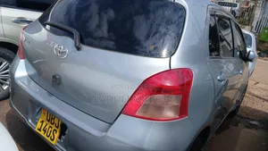 Toyota Vitz 2003 Silver