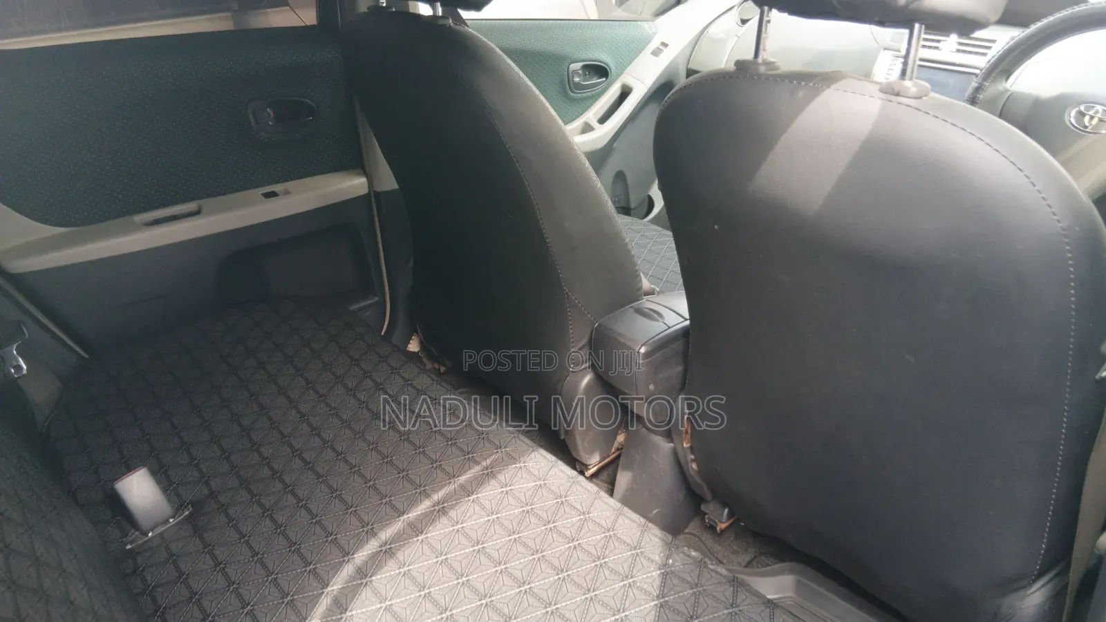 Toyota Vitz 2003 Silver