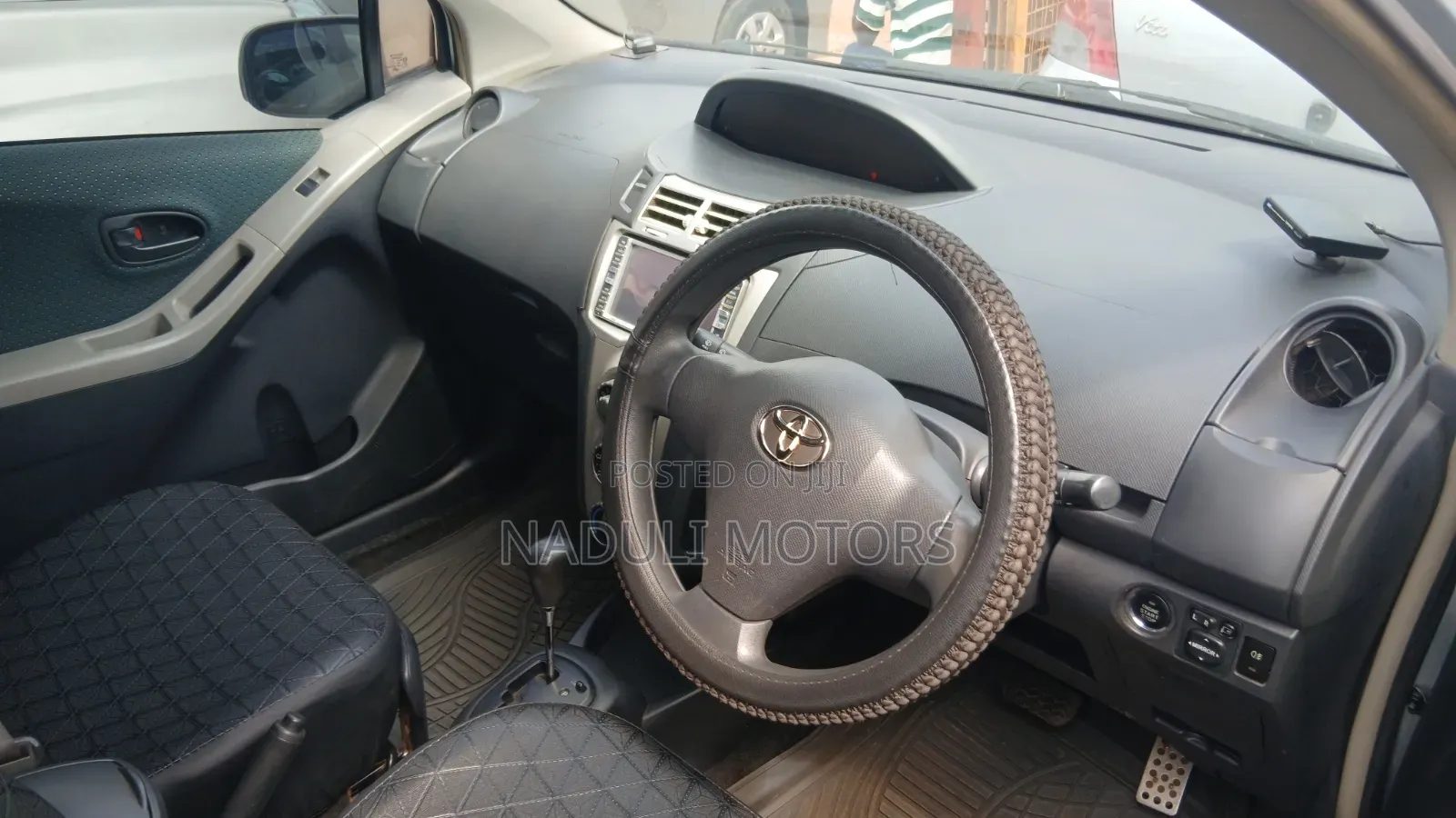 Toyota Vitz 2003 Silver