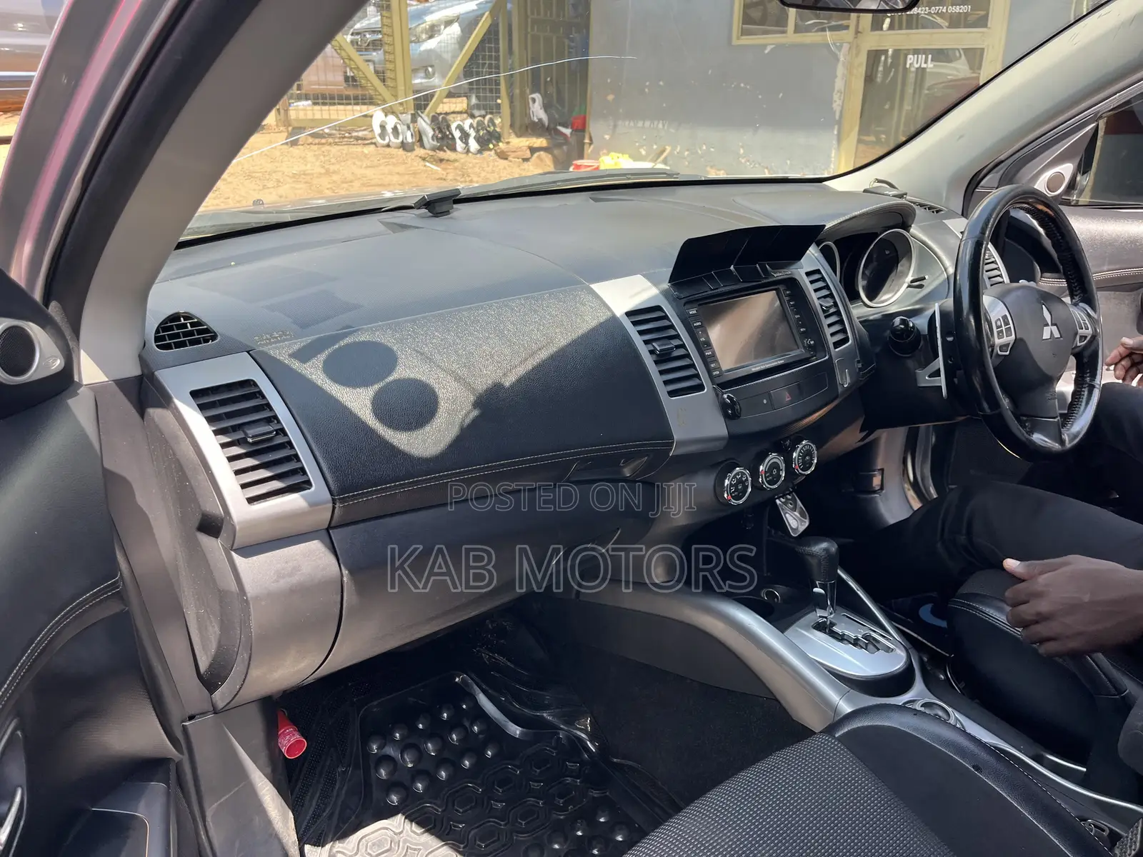 Mitsubishi Outlander 2012 Silver