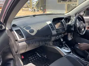 Mitsubishi Outlander 2012 Silver