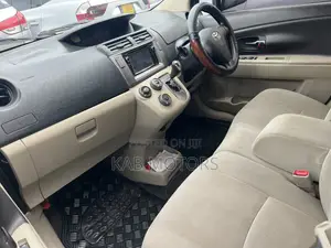 Toyota Passo Sette 1.5 AWD 2010 Gold