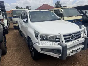 Toyota Hilux Revo Double Cab Deisel 2.8 AWD 2017 White