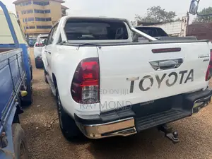 Toyota Hilux Revo Double Cab Deisel 2.8 AWD 2017 White