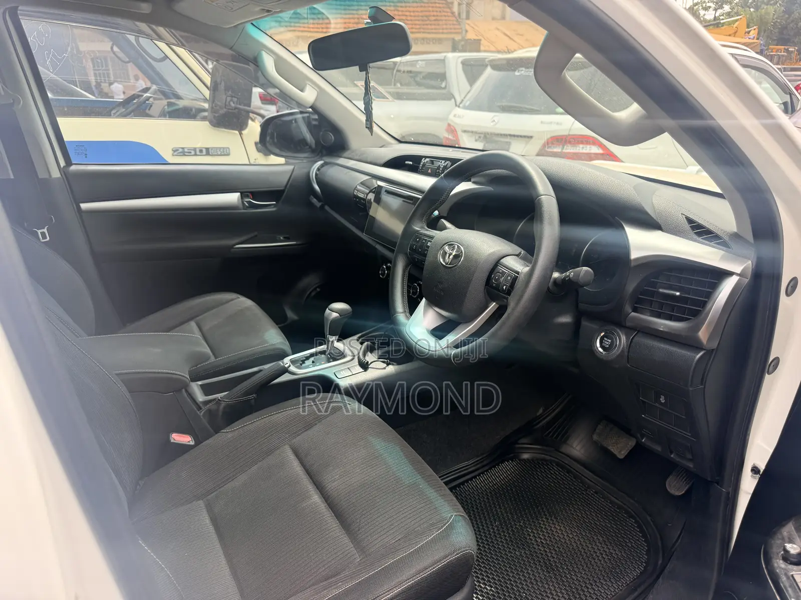 Toyota Hilux Revo Double Cab Deisel 2.8 AWD 2017 White