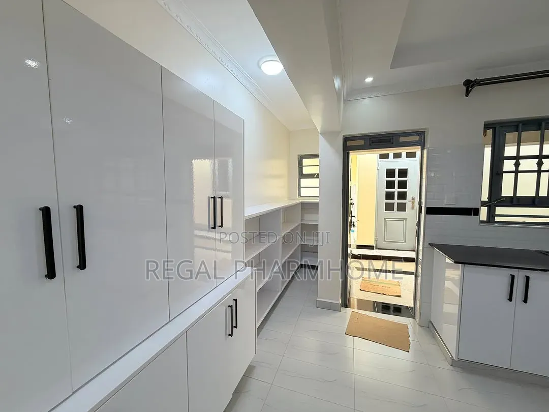 4bdrm Bungalow in Kira, Central Division for sale