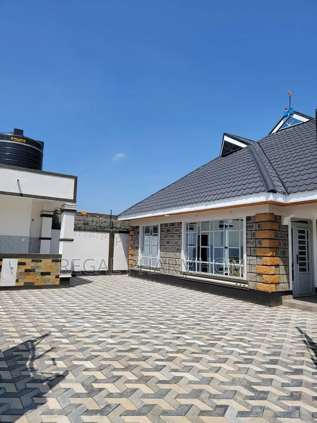 4bdrm Bungalow in Kira Sonde, Central Division for sale