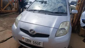 Toyota Vitz 2003 Silver
