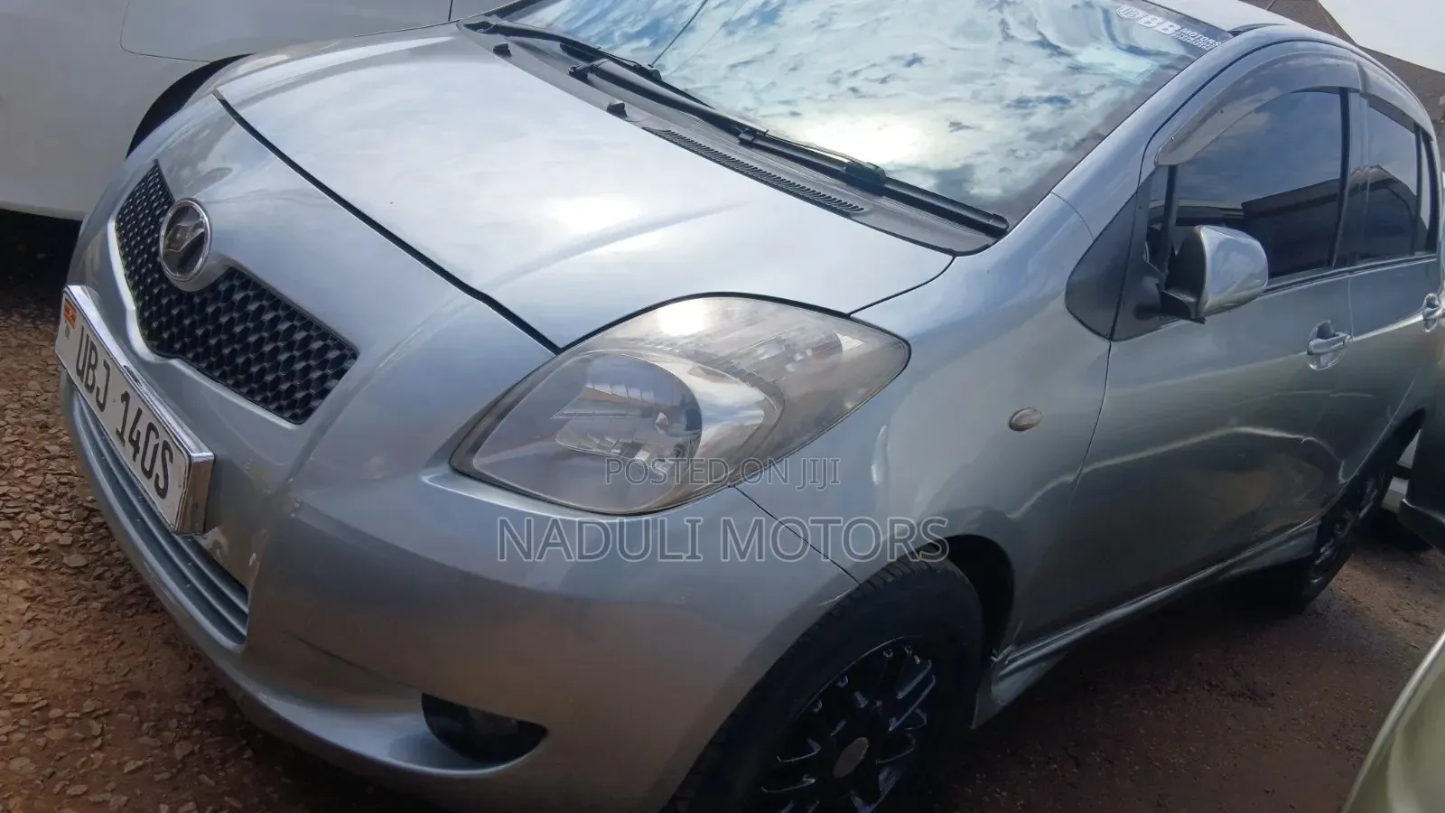Toyota Vitz 2003 Silver