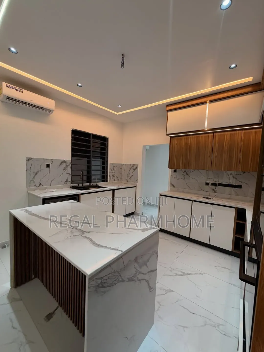 4bdrm Bungalow in Kira Mulawa, Central Division for sale