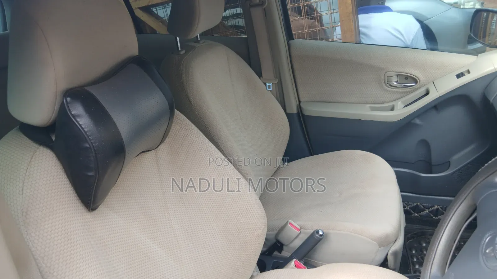 Toyota Vitz 2005 Silver