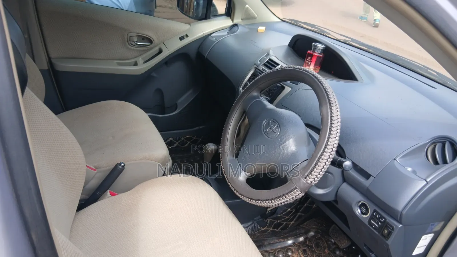 Toyota Vitz 2005 Silver