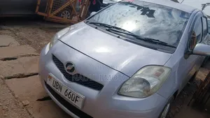 Toyota Vitz 2005 Silver