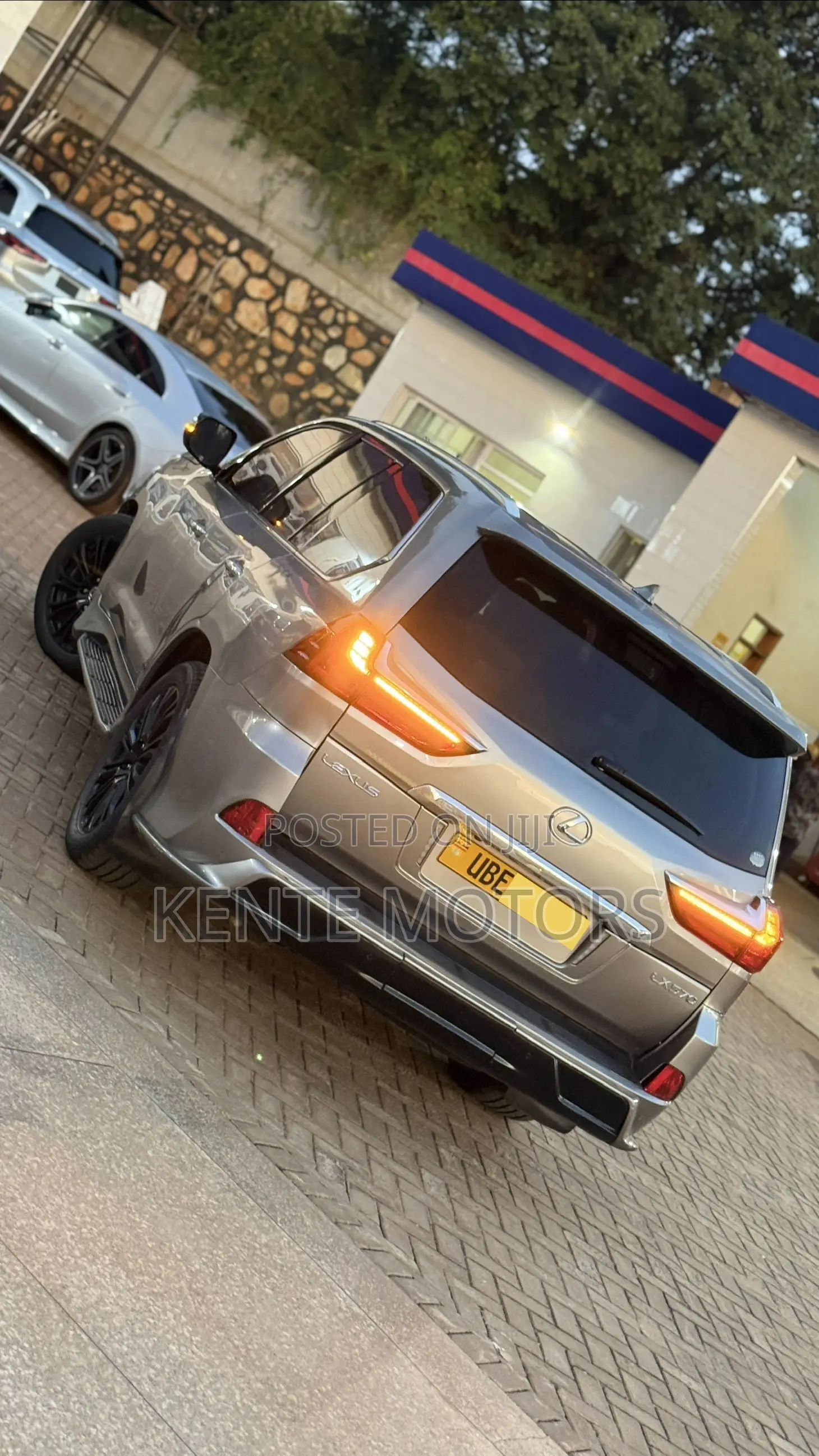 Lexus LX 570 (5 seats) AWD 2018