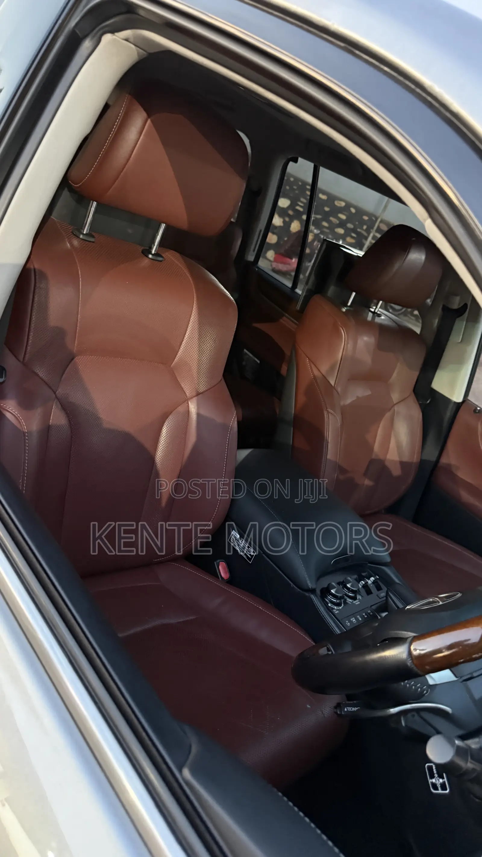 Lexus LX 570 (5 seats) AWD 2018