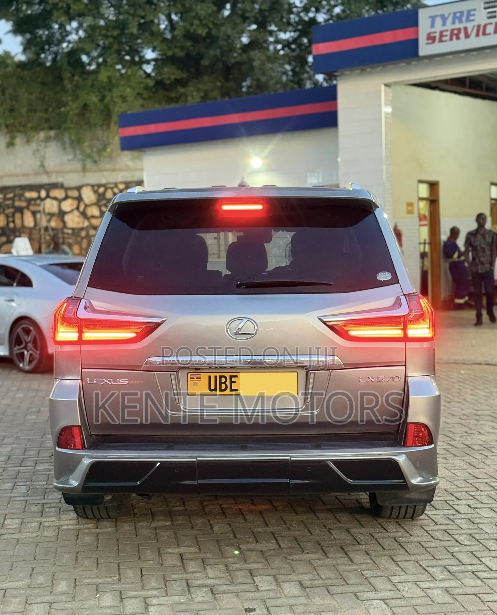 Lexus LX 570 (5 seats) AWD 2018