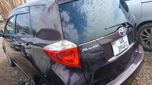 Toyota Ractis 2013