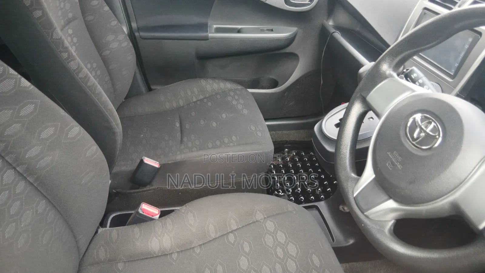Toyota Ractis 2013