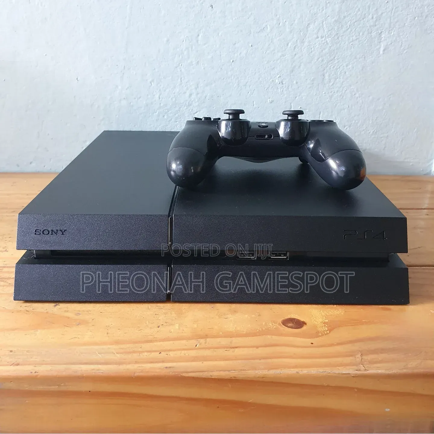 PS4 Standard Console: Friends Start Paying Respect  