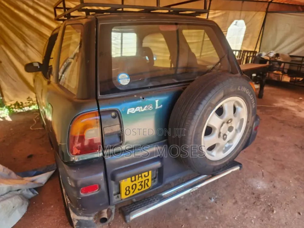 Toyota RAV4 Base FWD 1997 Blue
