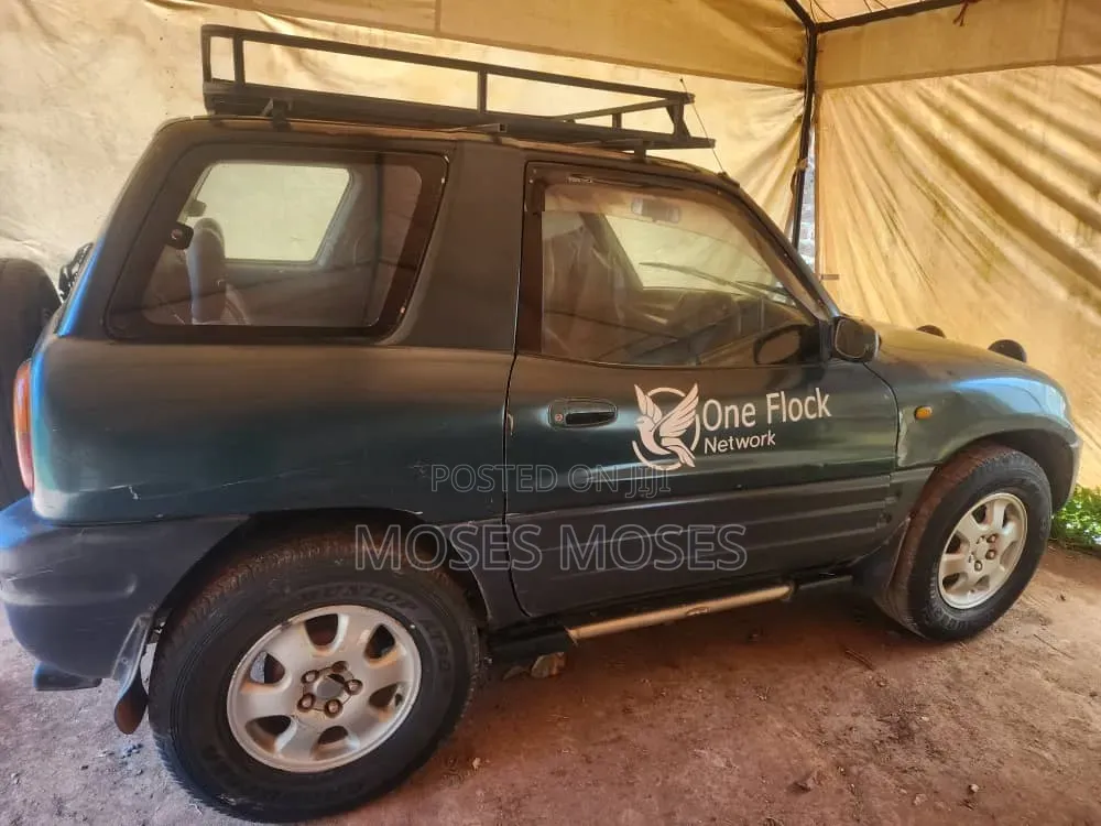 Toyota RAV4 Base FWD 1997 Blue
