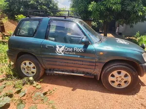 Toyota RAV4 Base FWD 1997 Blue