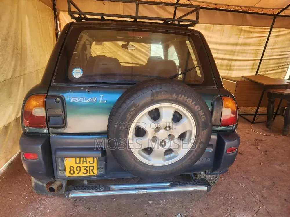 Toyota RAV4 Base FWD 1997 Blue