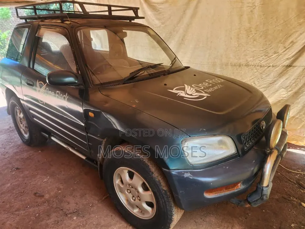 Toyota RAV4 Base FWD 1997 Blue