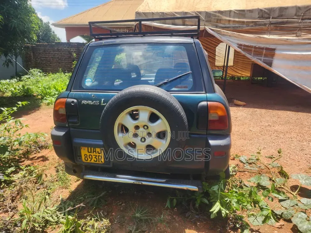 Toyota RAV4 Base FWD 1997 Blue