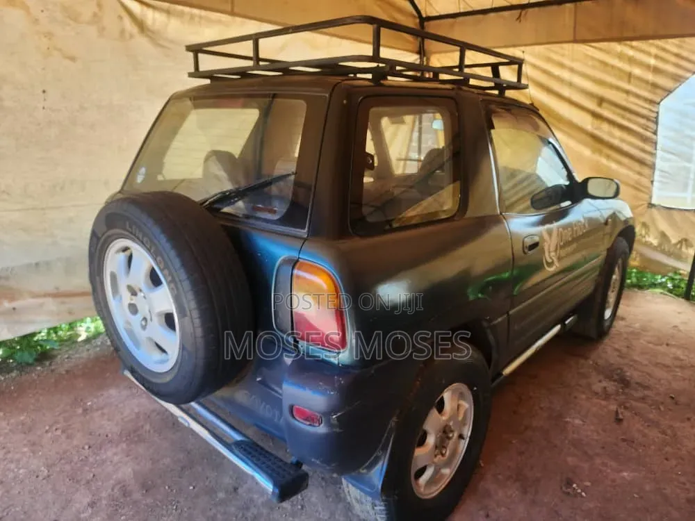 Toyota RAV4 Base FWD 1997 Blue