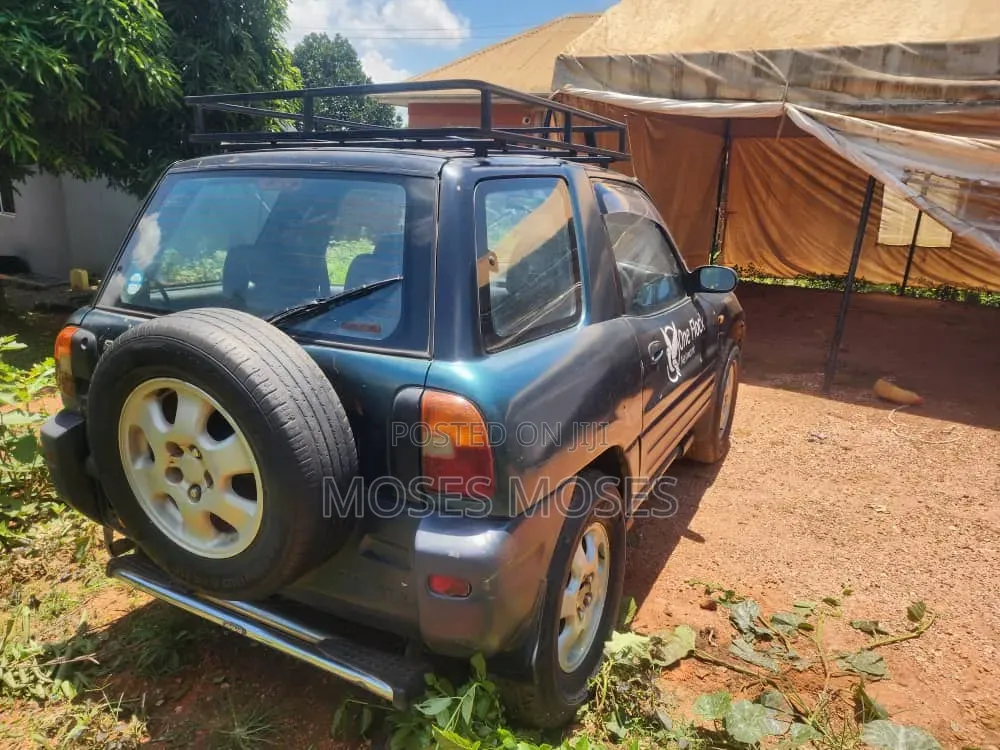 Toyota RAV4 Base FWD 1997 Blue