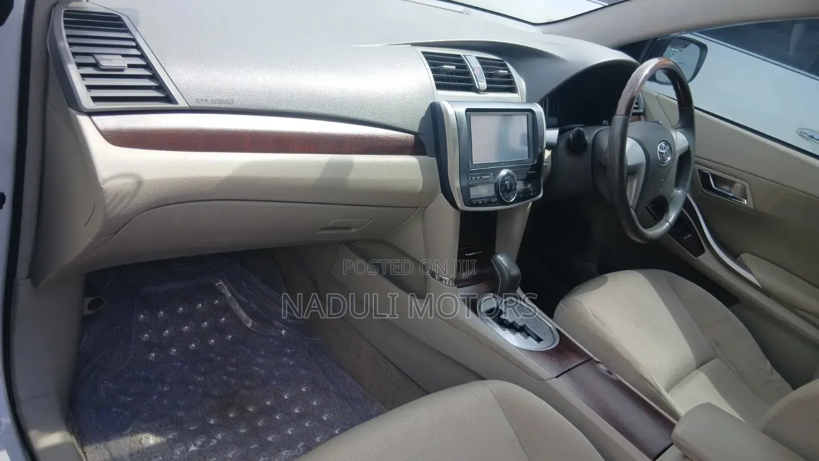 Toyota Premio 1.8 FWD 2011 White