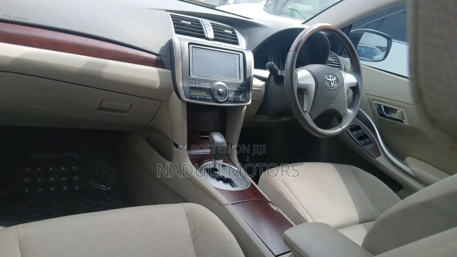 Toyota Premio 1.8 FWD 2011 White
