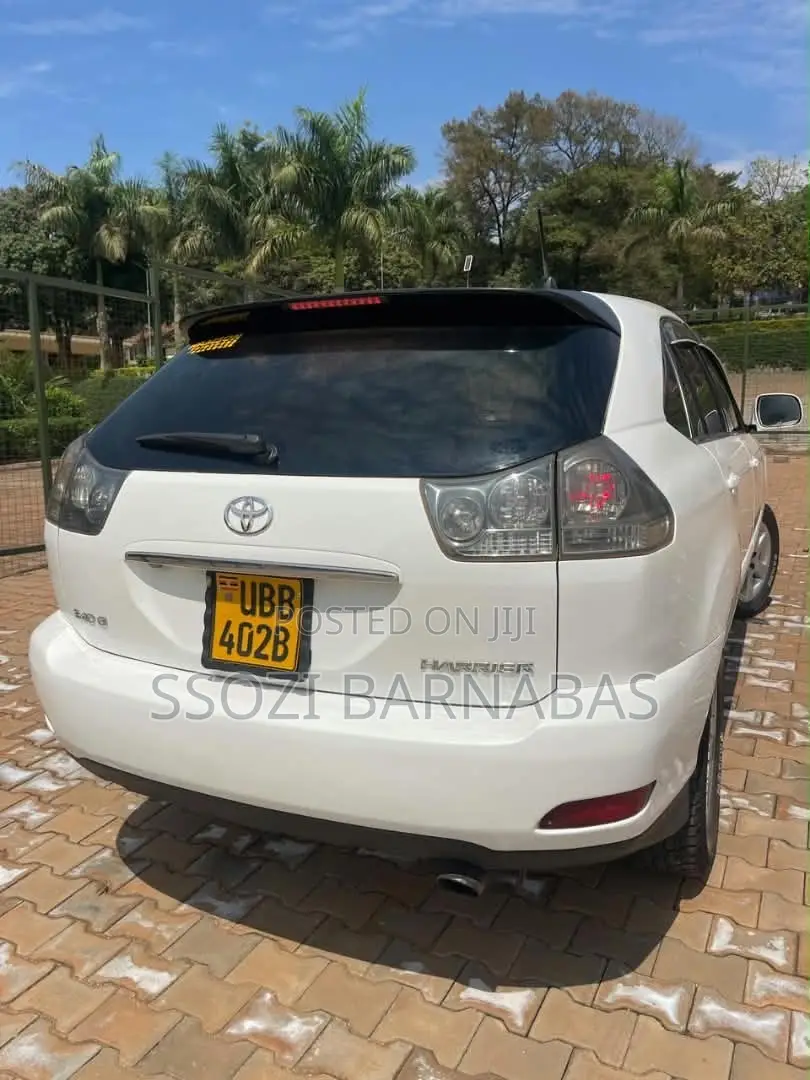 Toyota Harrier 2006 White