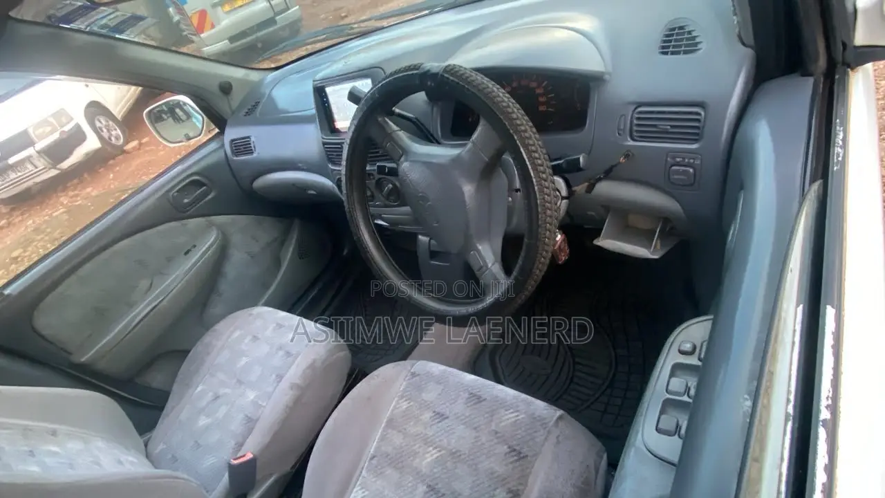 Toyota Raum 2000 White