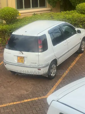 Toyota Raum 2000 White