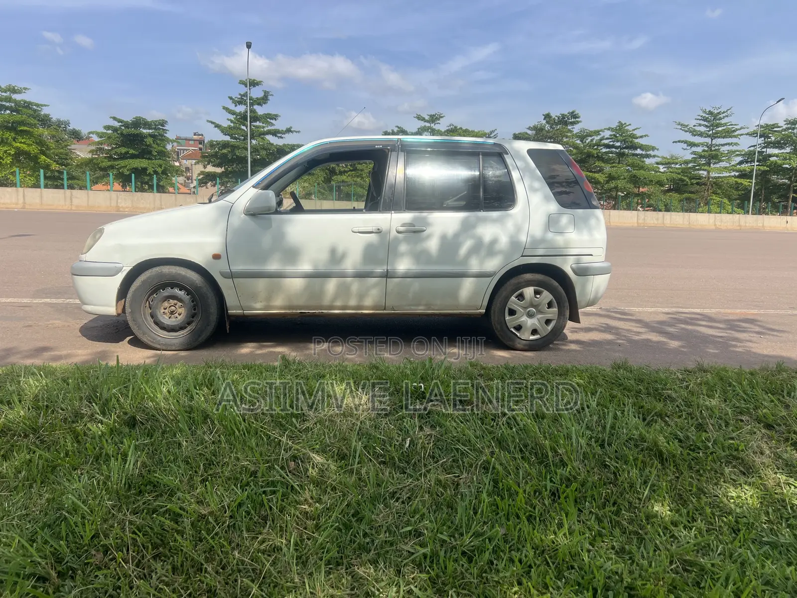Toyota Raum 2000 White