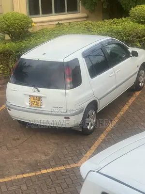 Toyota Raum 2000 White