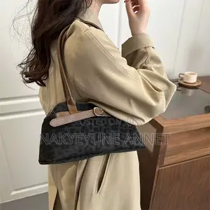 Style Letro Leopard Print Under Arm Bag