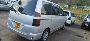 Toyota Noah 2004 Silver
