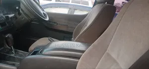 Toyota HiAce 2000 Silver