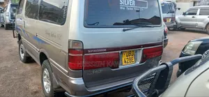 Toyota HiAce 2000 Silver