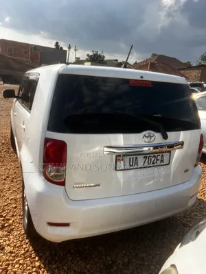Toyota Corolla Rumion Hatchback 1.8 FWD 2012 White