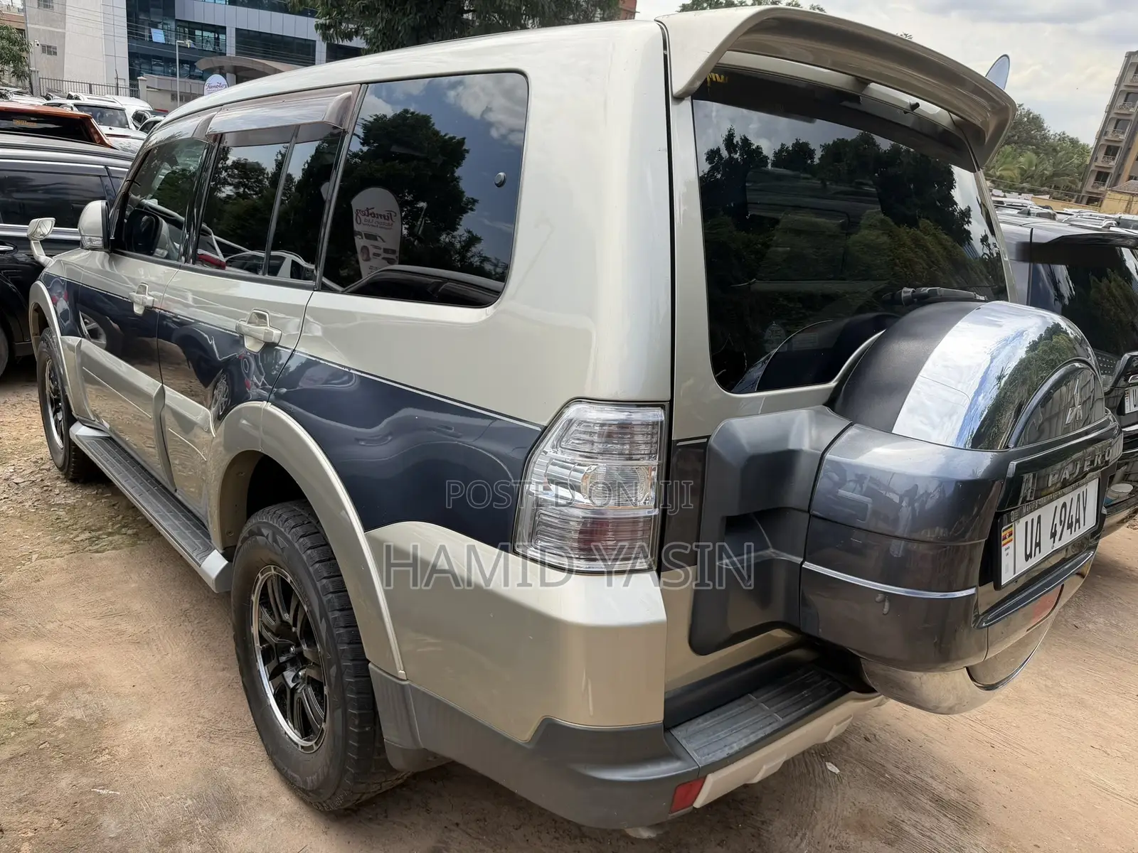 Mitsubishi Pajero 2010 Gold