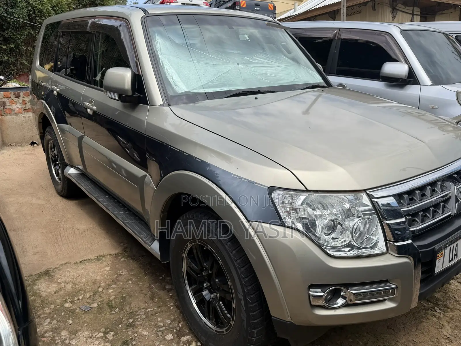 Mitsubishi Pajero 2010 Gold