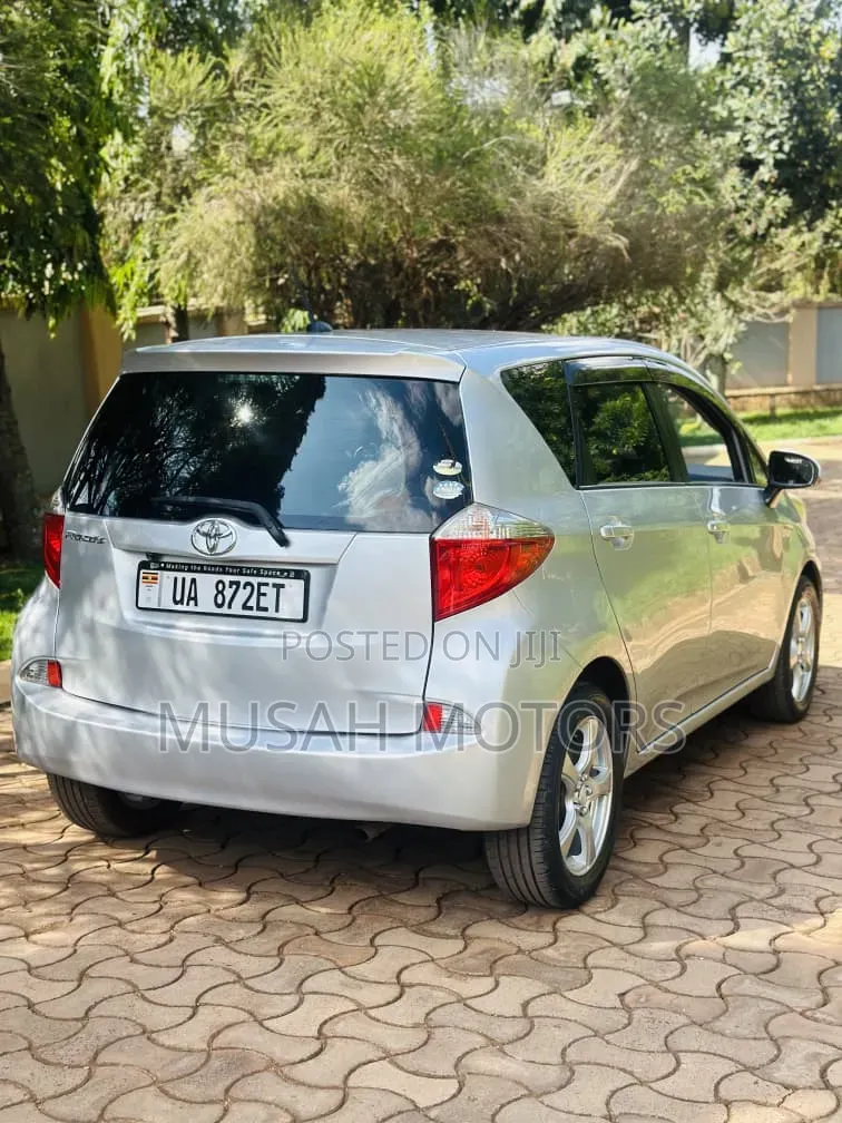 Toyota Ractis 2013 Silver
